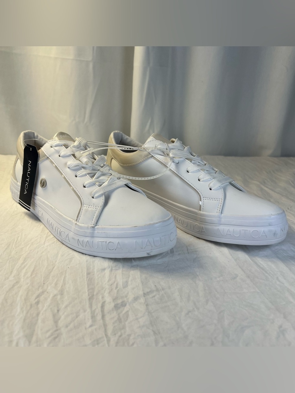 Nautica Osmanthus Women’s sz11 White Sand Patent Low-Profile Lace-Up Sneakers